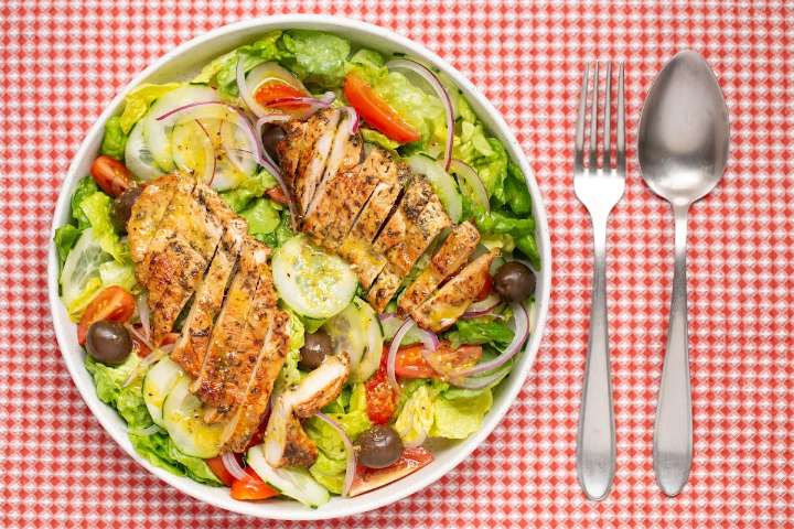 Ensalada con pollo al limón