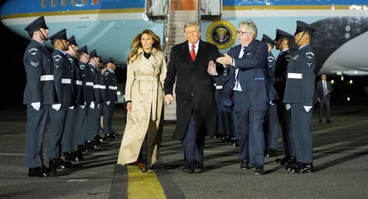 “Presta atención, deja el iPad”: regañan a piloto de aerolínea que se acercó de más al avión en el que viajaba Donald Trump