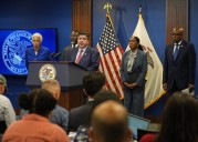 Pritzker advierte que Trump enviará agentes federales a comunidades latinas de Chicago