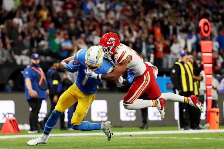 27-21. Los Chargers derriban a los Chiefs en el clásico de la AFC Oeste en suelo brasileño
