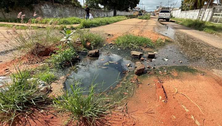 Vecinos esperan soluciones al colapso de las cloacas en Av. Andrés Eloy Blanco de Guanipa