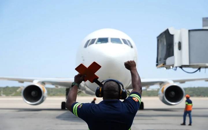Arriba al país un nuevo vuelo con 185 migrantes venezolanos repatriados desde EE.UU. (+Fotos) 19 de septiembre de 2025 | País Los ciudadanos repatriados están conformados por 151 hombres, 30 ,ujeres, 