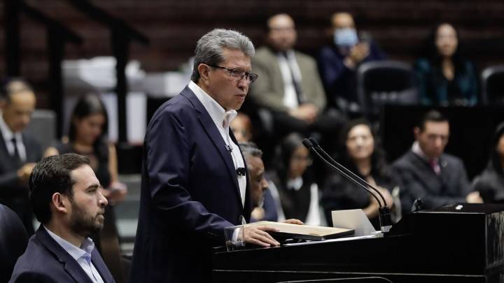Ricardo Monreal presenta iniciativa para regular suscripciones, membresías y servicios digitales