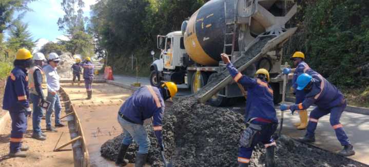 Rehabilitan vía clave en Nariño: compactación en El Espino