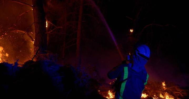Activada la situación 2 por un incendio en O Bolo que amenaza las casas de Santa Cruz