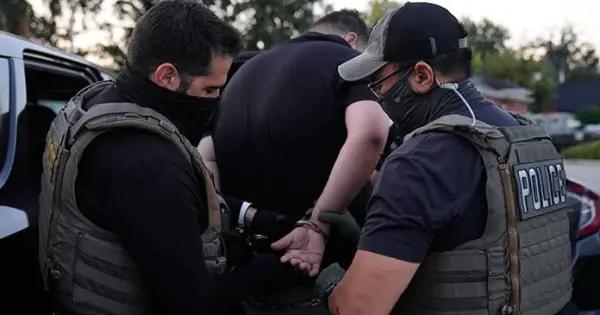 Suma el ICE más arrestos