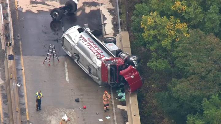 Derrame de diésel tras volcadura de camión en Delaware County
