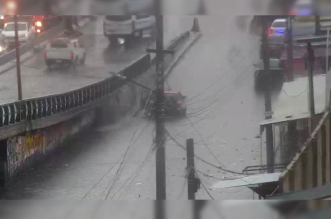 Lluvias provocan inundaciones en La Paz y Texcoco