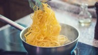 Cómo cocinar la pasta para evitar picos de azúcar en sangre y cuidar el metabolismo, según experta