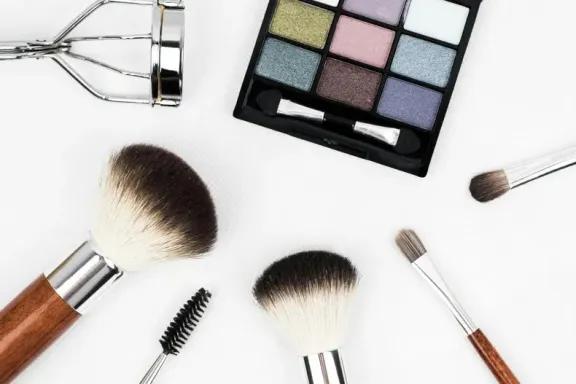 ANMAT prohibió la venta de cosméticos faciales y filtros de agua por falta de registro