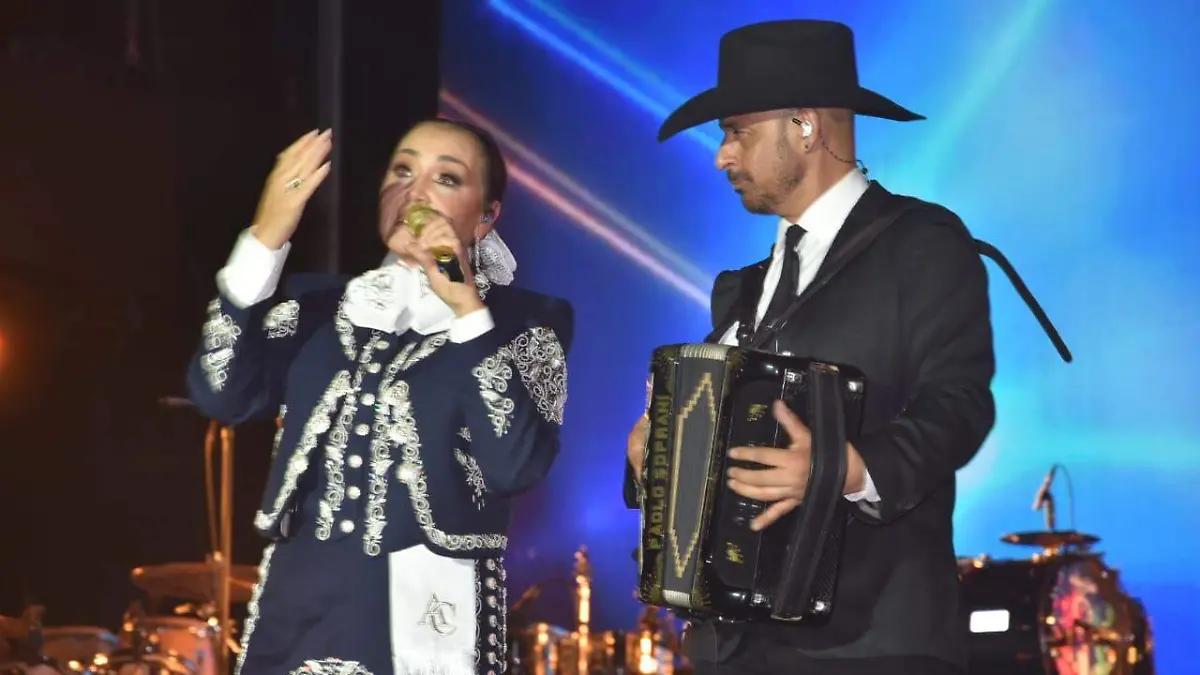 Aída Cuevas enciende los corazones de Chihuahua durante el Grito de Independencia