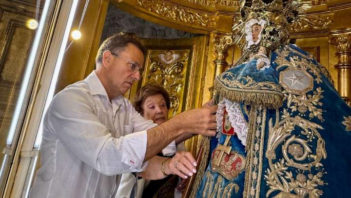 Manuel Serrano pide a la Virgen de Los Llanos, Patrona y Alcaldesa Perpetua de Albacete, que «nos proteja siempre con su manto»