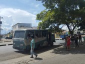 Usuarios denuncian que transportistas cobran entre Bs. 50 y Bs. 60