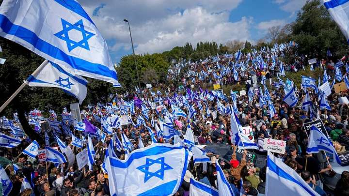 Protestas en Israel: Exigen la liberación de 48 rehenes frente a la residencia de Netanyahu