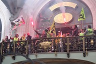 Caos y descontrol. Violentas protestas en Francia contra el ajuste económico: 250 detenidos, enfrentamientos y bloqueos en todo el país