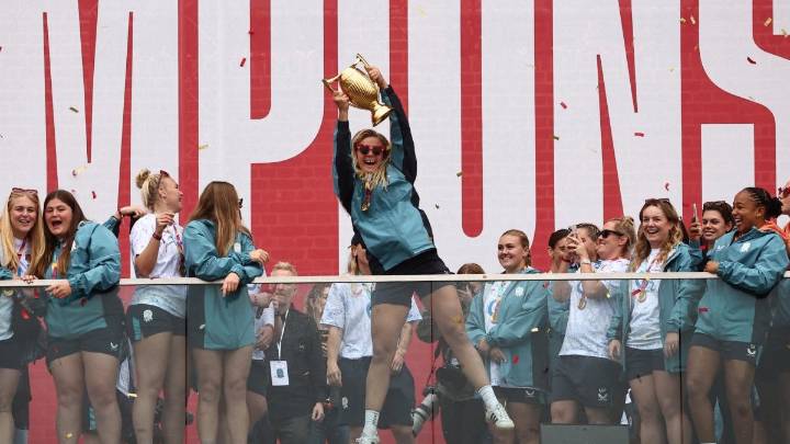 Red Roses celebrate Rugby World Cup win