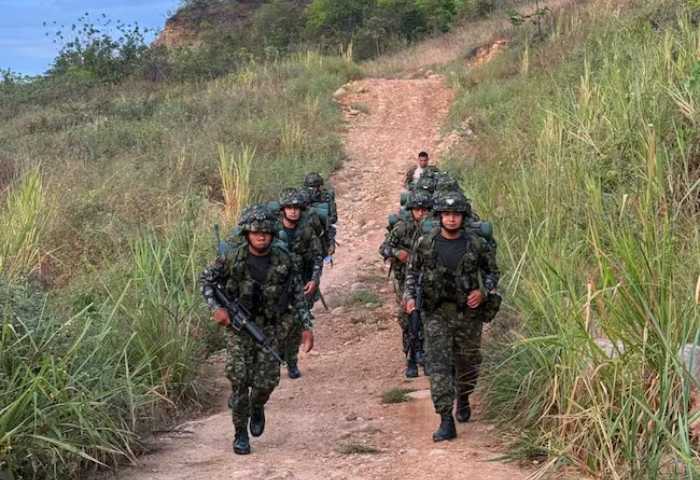 Presidente Petro ordena reforzar presencia militar en Arenal, sur de Bolívar, tras masivo desplazamiento de familias