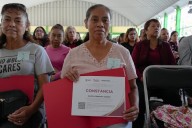 Entregan constancias de alfabetización en La Paz: «Nunca es tarde para aprender»