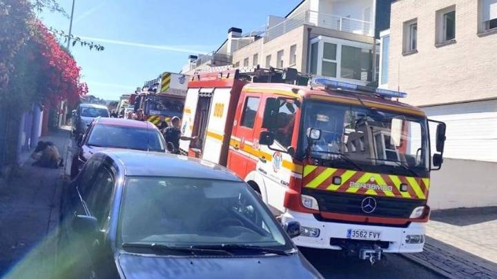 Trasladadas dos personas por inhalación de humo tras originarse un incendio en la cocina de su vivienda, en A Coruña