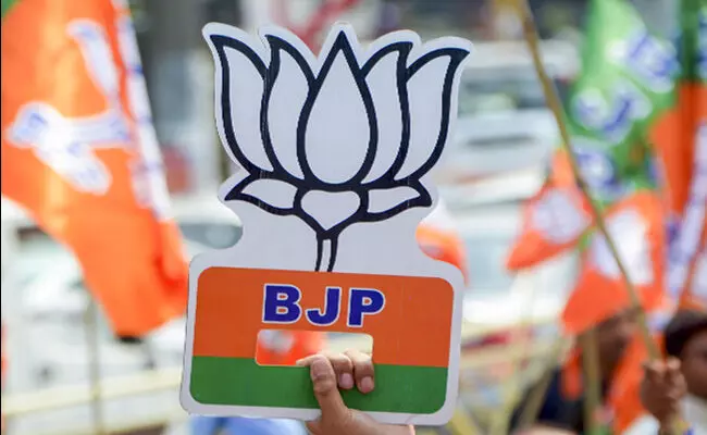 Karnataka BJP stages protest against poor condition of roads