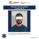 EN COMPOSTELA BAJAN DE SU CABALLITO DE ACERO A JUAN LUIS «N»
