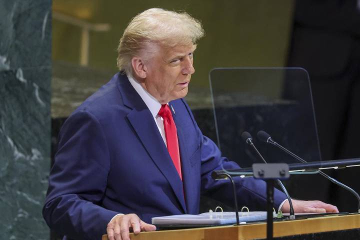 Trump defiende ataques contra «terroristas venezolanos» en el Caribe: «A todos los matones que envían drogas a EEUU que sepan que los vamos a bombardear»