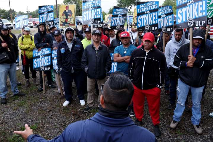 Workers strike over immigration protections in Little Village