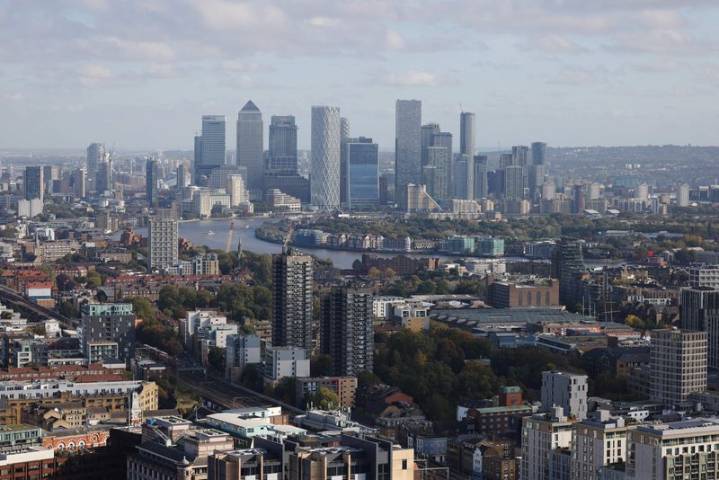 British firms report slight rise in UK year-ahead inflation expectations, BoE survey shows