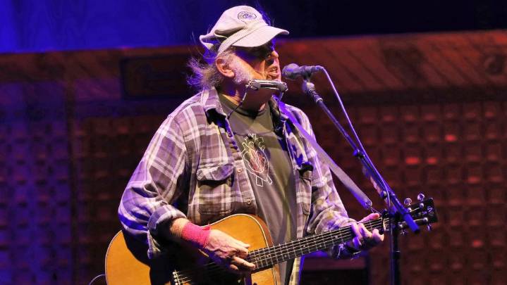 Neil Young Plays Favorites and Protest Songs at Hollywood Bowl: Review