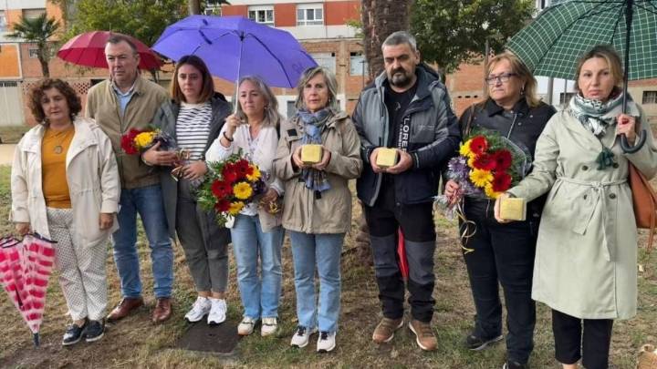 Asturias coloca en Grado tres nuevas piedras de la memoria en recuerdo de víctimas del nazismo