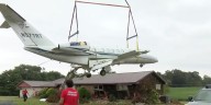 Crews remove plane that crashed into corner of Kentucky home