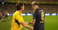 El enfado de Carlos Palacios tras ser reemplazado en el empate de Boca Juniors y Rosario Central