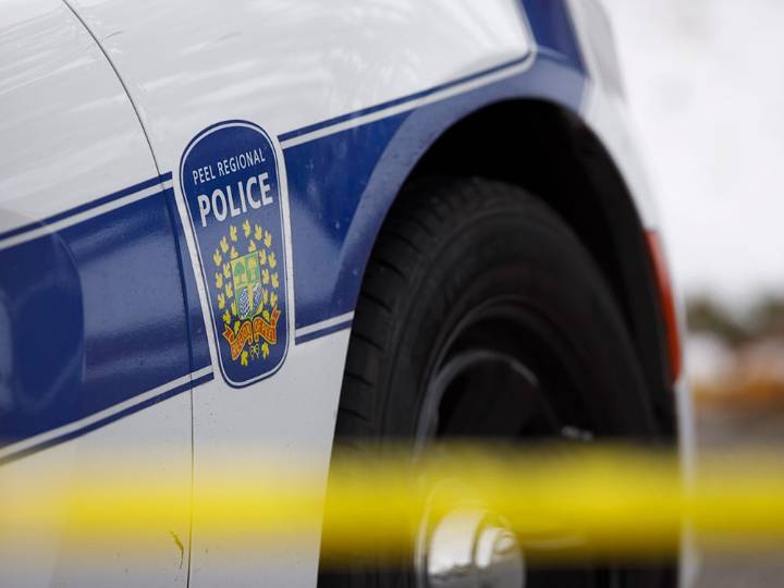 Ontario carjacking victim stabbed in neck during test drive: police