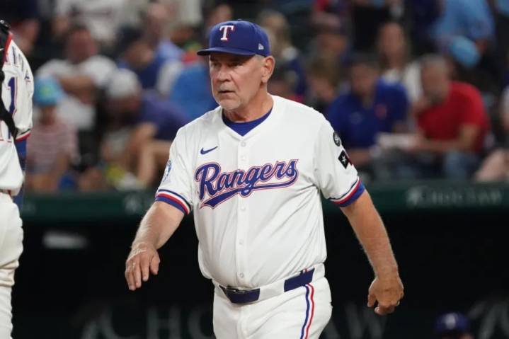 Bruce Bochy out as Rangers manager as Giants buzz grows