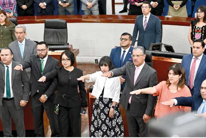 Reprueban que Sara Rocha no tomara protesta a nuevos juzgadores