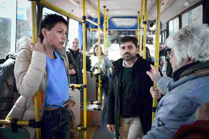 La Línea 281 anunció la extensión de su recorrido y Mayra viajó con otros...
