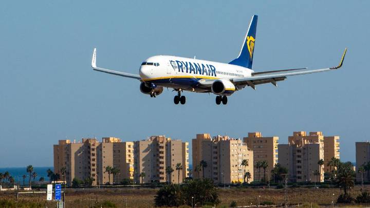 Descontrol en un vuelo a Alicante: una despedida de soltero acaba con dos británicos detenidos