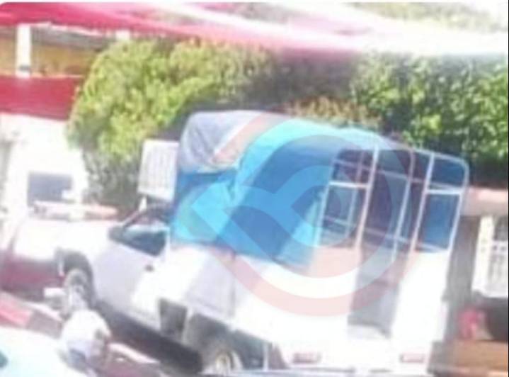 Alumno del COBAEH herido al caer de camioneta pasajera