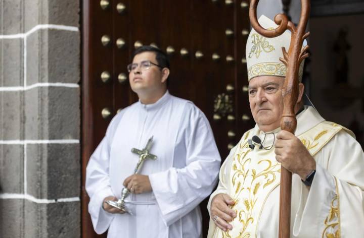 El obispo Mazuelos carga contra los que usan la migración “para buscar votos” y “sembrar el miedo”