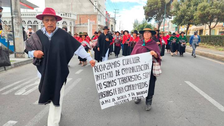 Pueblos indígenas de Ecuador mantienen paro nacional contra el Gobierno