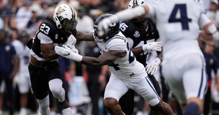 GALLERY: #18 Vanderbilt 55, Utah State 35