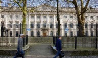 El gobierno del Reino Unido dijo que aprobar la "mega embajada" de China sería ilegal