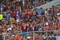 Fanáticos llenos de alegrí a la espera del encuentro Venezuela vs. Colombia