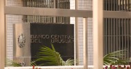 Uruguay busca desdolarizar: el BCU impulsa medidas para fomentar el ahorro en pesos