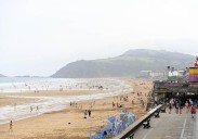 Zarautz aprueba la ordenanza que prohíbe fumar en la playa