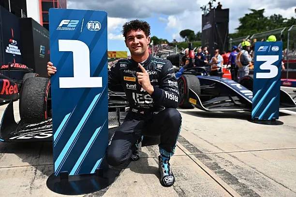 Cadillac busca a Jak Crawford como piloto reserva para acompañar a Checo Pérez