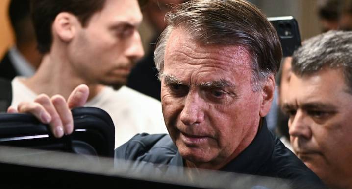 Brasil: Jair Bolsonaro no asistirá a la fase final de su juicio que se abre el martes 