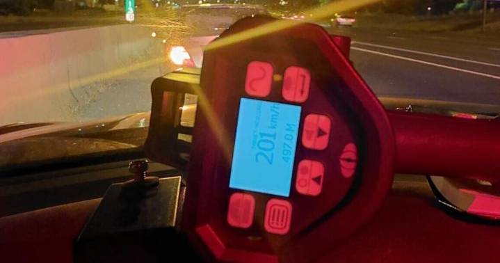 Man pulled over after reaching over 200 km/h on QEW
