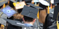 Solo el 16% de los estudiantes en Colombia logra graduarse a tiempo de la universidad, según la Ocde