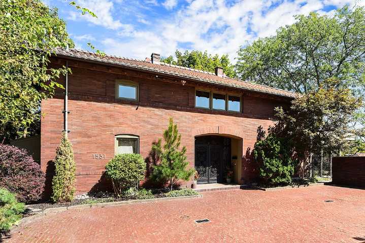 Built in 1908, This Former Carriage House has a Surprise Mid